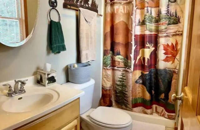 Adventurers paradise! spacious cabin on trails end