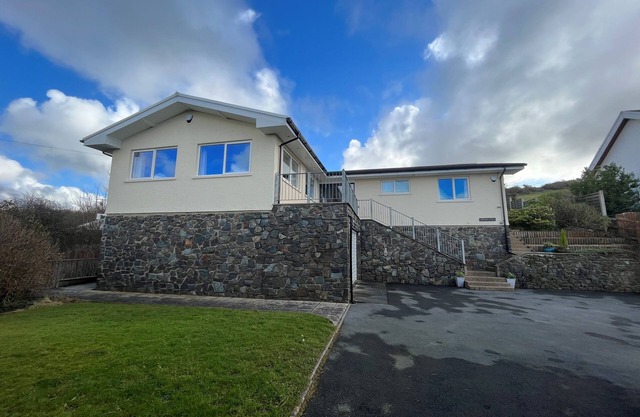 AELWYD Y DON, pet friendly, character holiday cottage in Tresaith