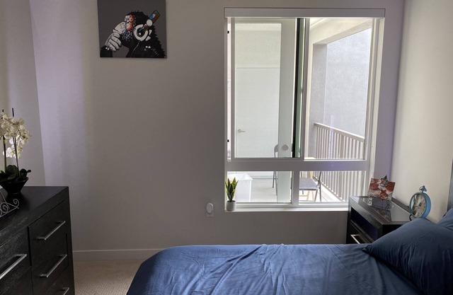 Affluent/Lavish TOP FLOOR SUITE IN DOWNTOWN BREA!