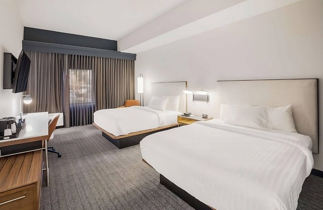 Affordability Meets Comfort! Contemporary and Pet-friendly Unit, Swimming Pool!