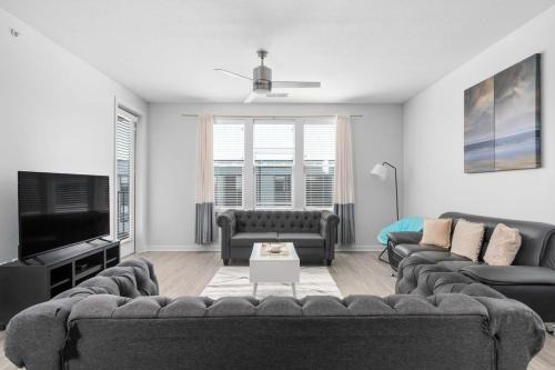 Affordable 2-Bedroom Fishers - Pool View