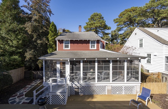 AFFORDABLE 5 BR OCEANBLOCK IN THE PINES- 24 Park Av, Rehoboth Bch