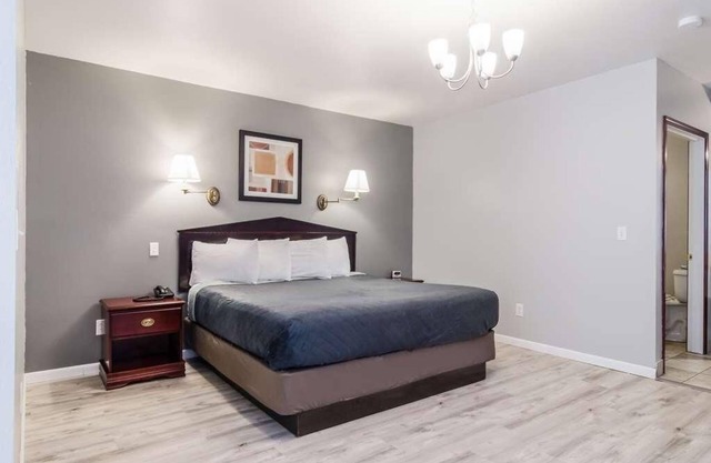 Affordable Accommodation at GuestHouse Montesano! Pets Allowed, Free Parking