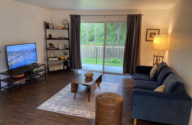 Affordable and Spacious unit 1 block from the Seattle Light Rail!