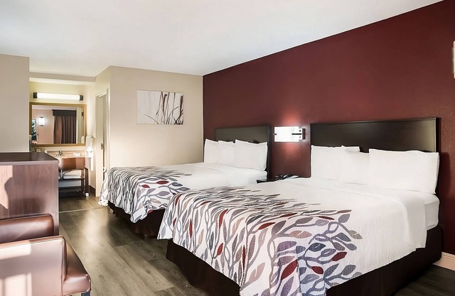Affordable Comfort! Close to Tupelo Regional Airport, FREE Parking, Breakfast!