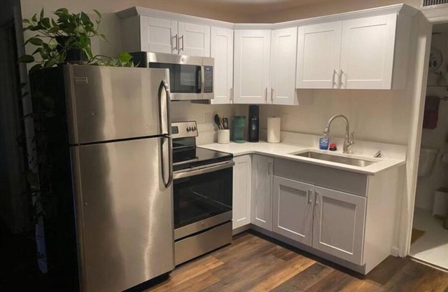 Affordable cozy 1 br spot- a/c, hiking & fireplace