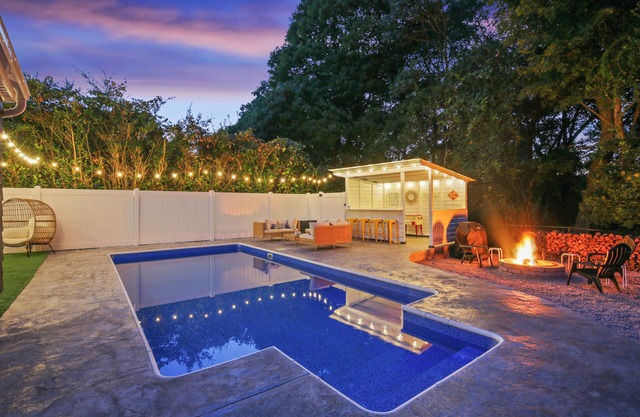 Affordable Luxury Resort Home with an In-Ground Pool & Hot Tub. Sleeps 10.