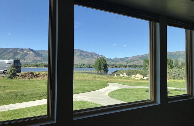 Affordable Pineview Reservoir 2 Bedroom Suite with a View