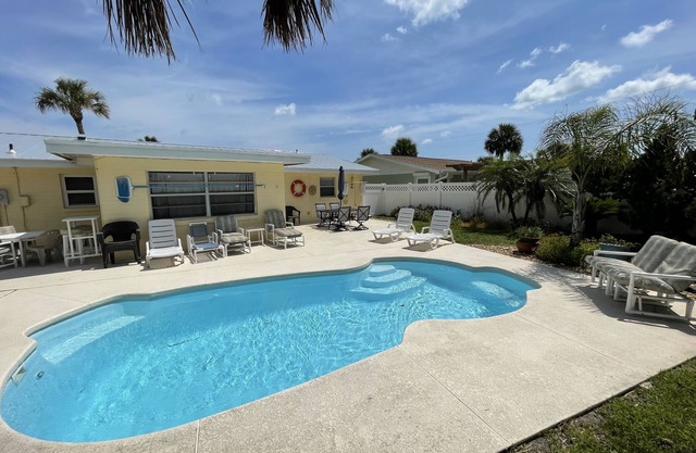 Erschwingliche Pool & Beach Cottage, zweites Zuhause vom Strand,