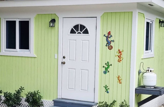 Affordable Quiet Cottage 7 mins from Downtown Nassau/ Paradise Island