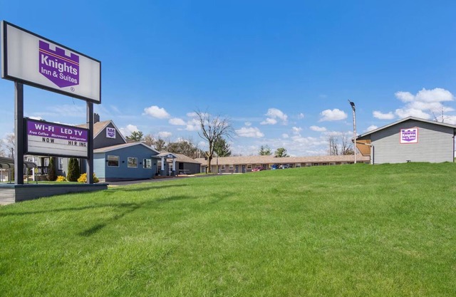 Affordable Salem Getaway! 2 Non-Smoking Rooms w/ Fridge, Wi-Fi, Free Parking