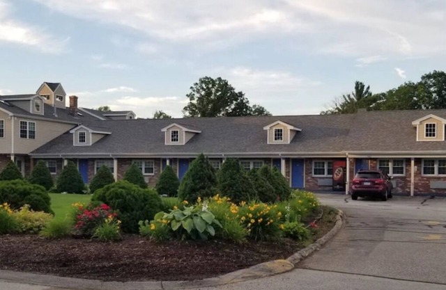 Affordable Sturbridge Stay with Onsite Parking, Cozy Beds & Free Breakfast