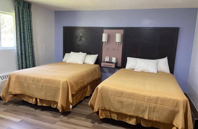Affordable Suite for Family in Scottish Inns, Minutes from Niagara Falls Park