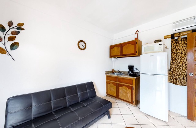 Erschwingliche Suite mit Gemeinschaftspool, Dachblick und Zugang zum nahe gelegenen Strand!