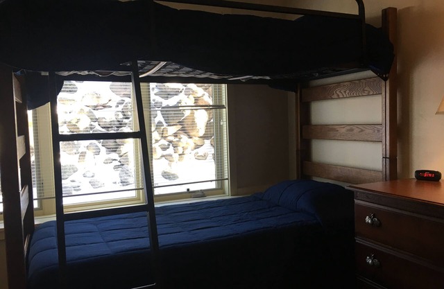 Affordable Two Bedroom Family Getaway. Ski / Golf / Boating / Leisure