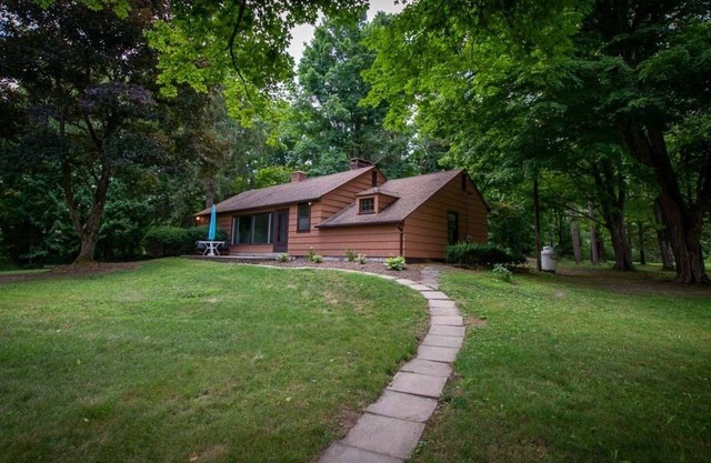 Afternoon Charm: Quaint Cottage Charm