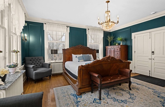 AG Thomson Suite w/ King Bed & Sauna