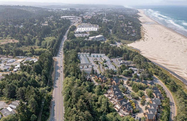 Agate Beach Chalet Newport Oregon-Private Hot Tub-Pet Friendly