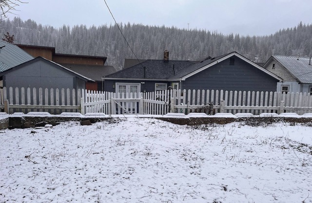 Aged like fine wine - charming home close to Silver - your home away from home