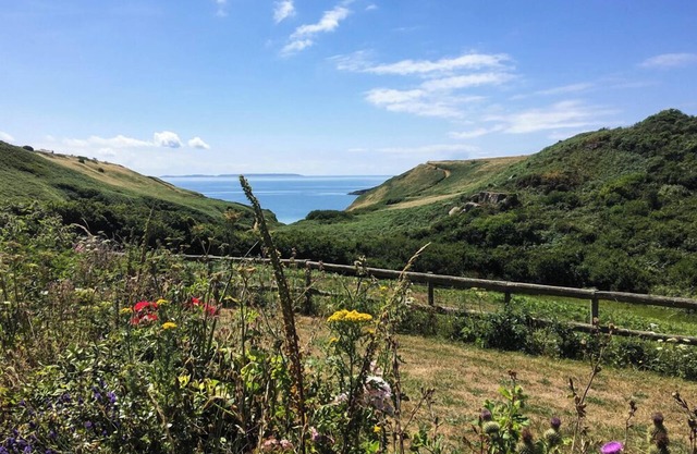 Agos y Mor, Holiday Cottage Nr St Davids, Sleeps 4, 2 bedrooms, bathrooms