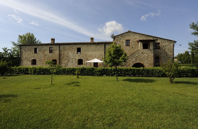 Agriturismo La Peschiera apartment Granaio prov. of Siena and san Gimignano