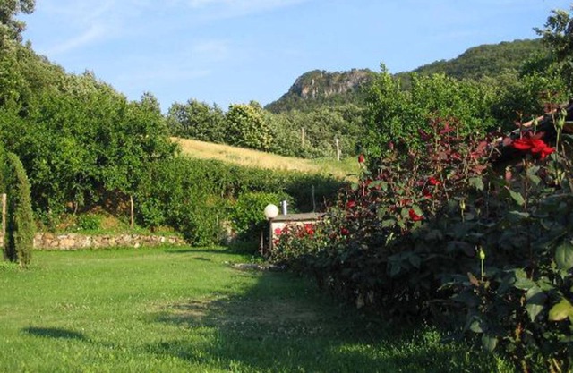 Ferienwohnung 'Podere 2' mit Bergblick, Pool, Privatem Garten und WLAN