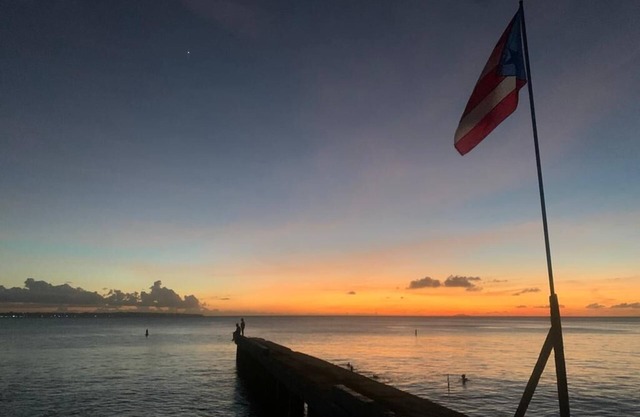 Aguadilla Sunset Apt with electricity water AC WIFI 8 minute walk from Crashboat