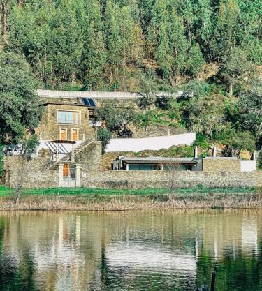 Aguilhões River House