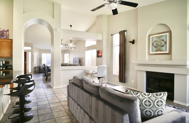 Ahwatukee Gem!! Easy Access to new 202W! Location