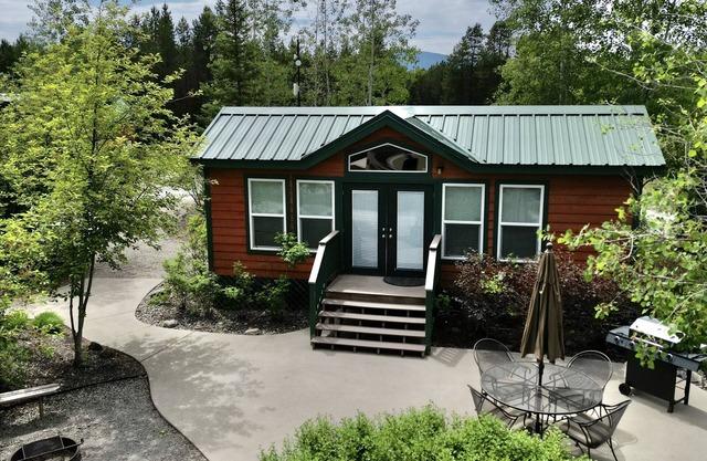 Aider Cabin West Glacier