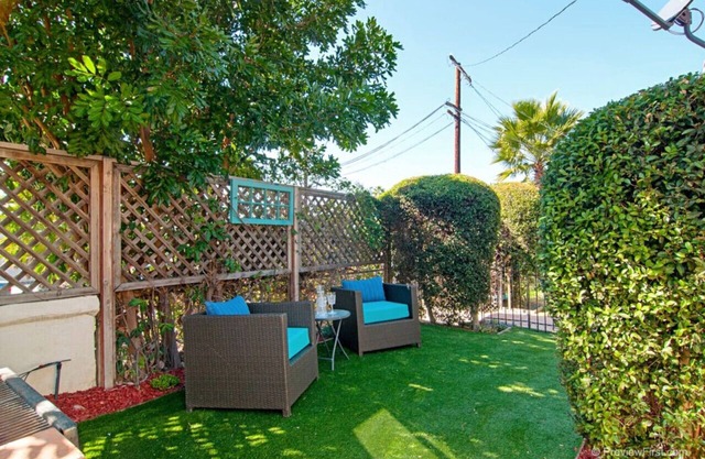 Cute Old Town Cottage near Downtown & Beaches