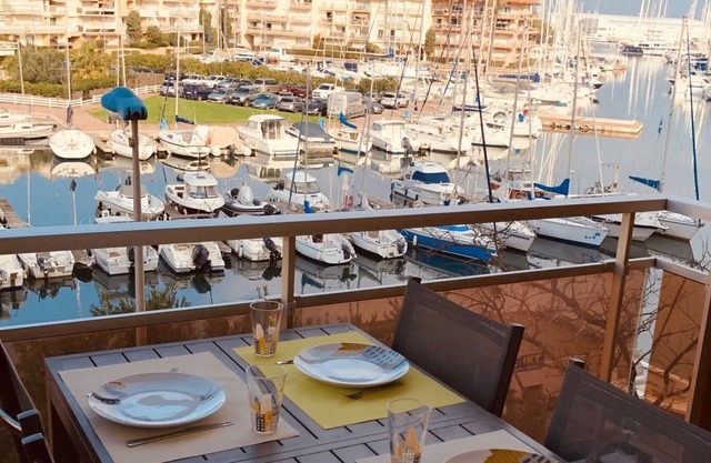 Klimatisiertes Apartment mit Hafenblick