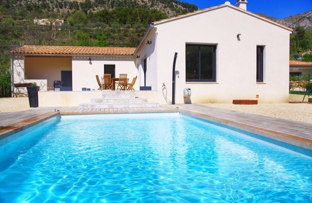 Klimatisierte einstöckige Villa mit sicherem Pool für 11 Personen