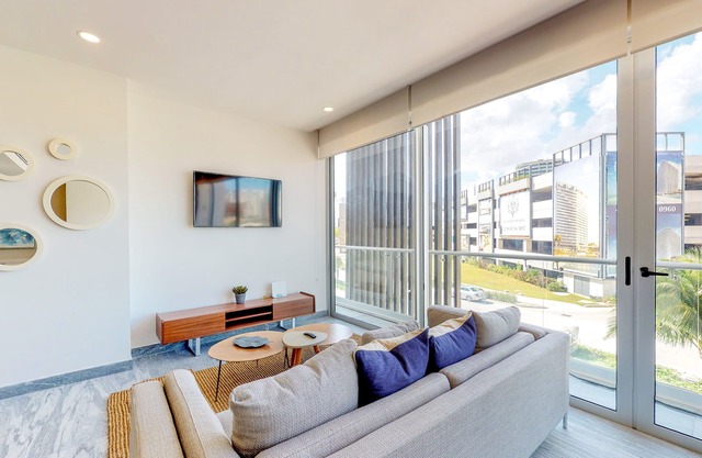 Modernes Apartment mit Gemeinschaftsdach, Fitnessraum, Klettergerüst, Bar, Pool- und Stadtblick