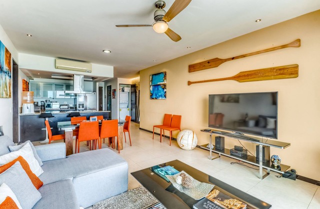 Air-conditioned condo w/ lovely ocean views, beach access, shared pools