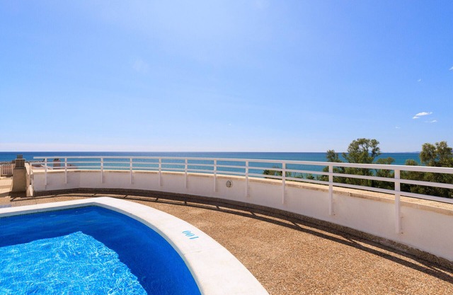 CENTRUM CAMBRILS MIT SCHIMMBAD - 236 UHC BALIS