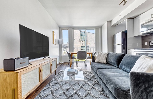 Airy Bellevue Studio w/ Gym, W/D, near Spring District, by Blueground