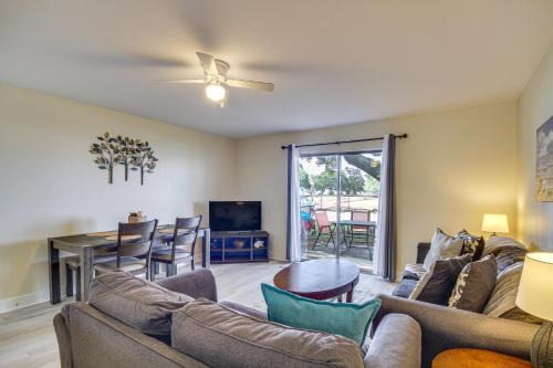 Airy Biloxi Condo with Patio Walk to Beach!
