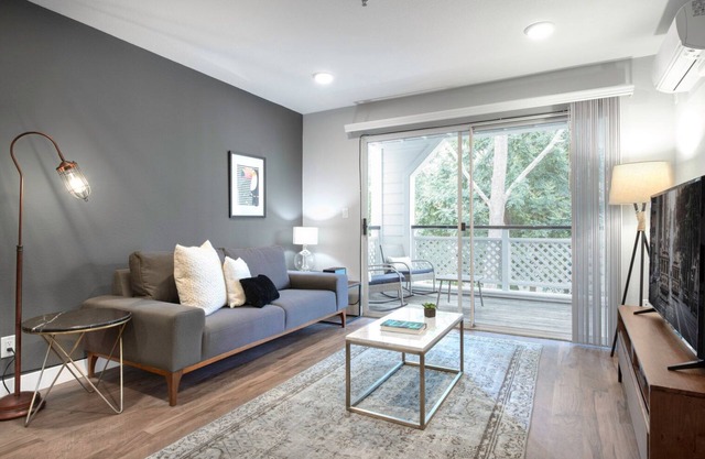 Airy DT Mountain View 1BR w/ Pool, Spa, Gym, near Caltrain by Blueground
