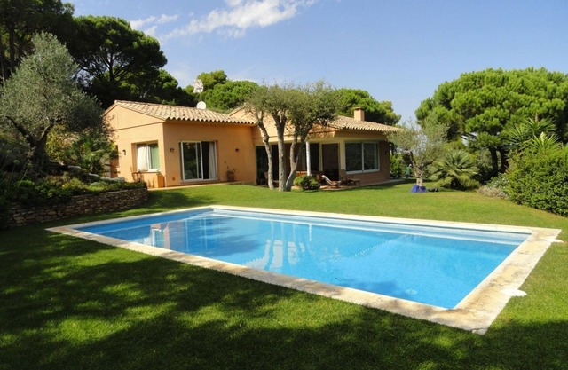 Modernes, luftiges Haus. Privates Schwimmbad. Meerblick.