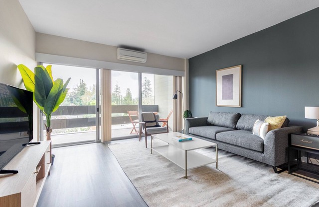 Airy Palo Alto 1BR w/ Pool, Fitness Center, nr. SU, by Blueground