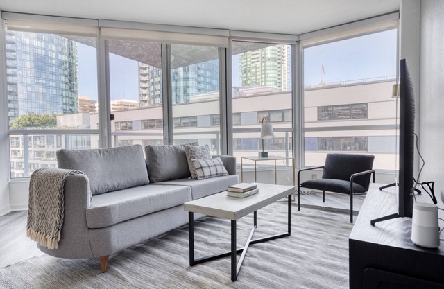 Airy Rincon Hill 1BR w/ Gym & Lounge, walk to Embarcadero, by Blueground
