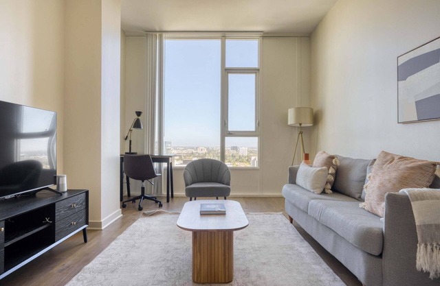 Airy San Jose 1BR w/ Pool, W/D & Gym, easy highway access, by Blueground