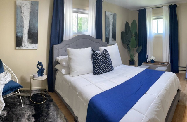 AJ's VILLA w/FREE PARKING