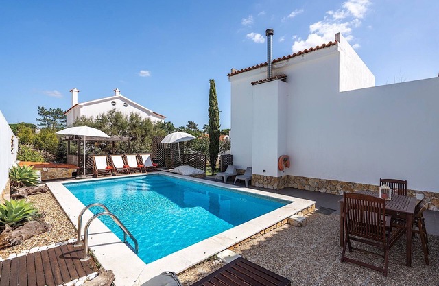 Ajania Villa, Klimaanlage, WLAN, Pool