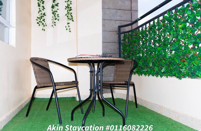 Akin Staycation: Cozy 1-Bedroom Apt. Near Narok, Ideal for Relaxation