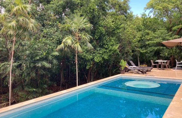 Aku-Chic Newly furbished condo Jungle pool