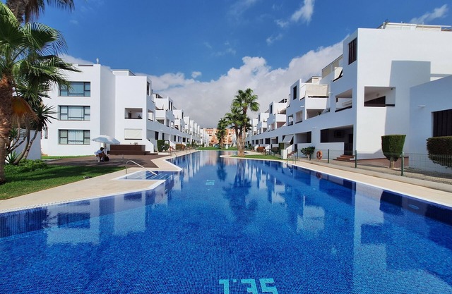 Al Bajo Fam - Familienapartment mit Pool