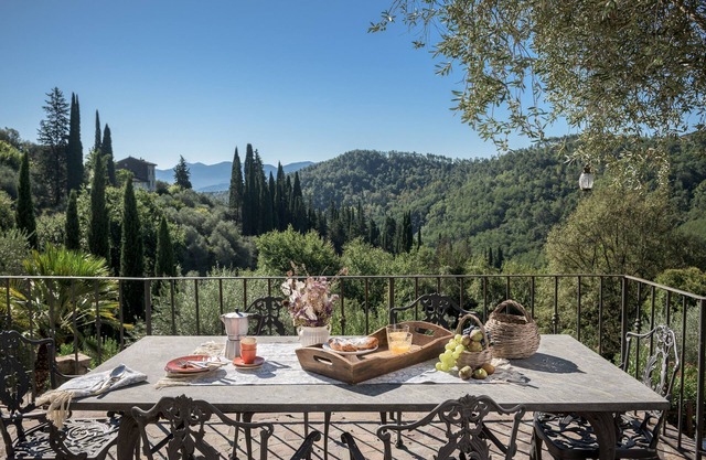 Traumhafte Villa aus dem 18. Jahrhundert mit herrlichem Blick & Pool, 8 km von Lucca