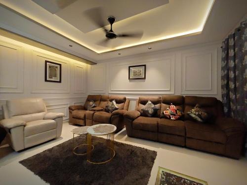 AL-MANAL 203 Luxury Suite Rooms 3BHK